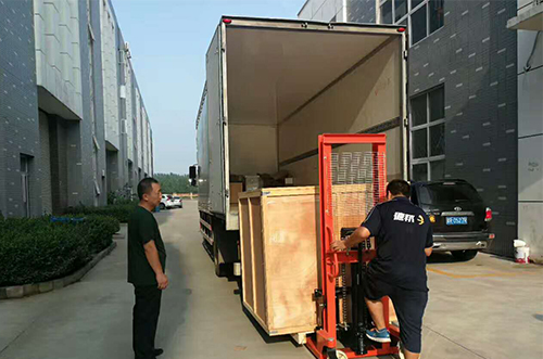 徐州客戶SMT設(shè)備專車送貨，貨到上門安裝調(diào)試