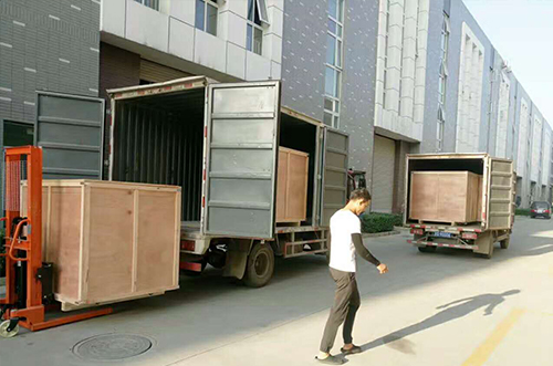 宜興客戶SMT設(shè)備專車(chē)送貨，貨到上門(mén)安裝調(diào)試