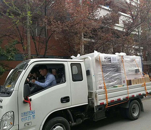 溫州客戶(hù)SMT設(shè)備專(zhuān)車(chē)送貨，貨到上門(mén)安裝調(diào)試