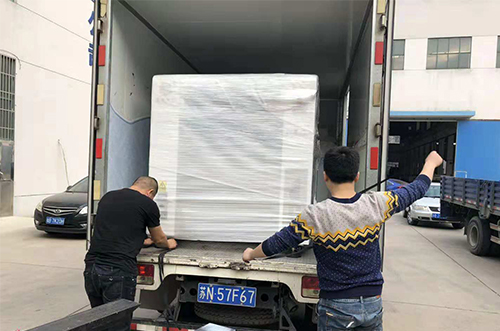 蘇州客戶SMT設(shè)備專車送貨，貨到上門安裝調(diào)試