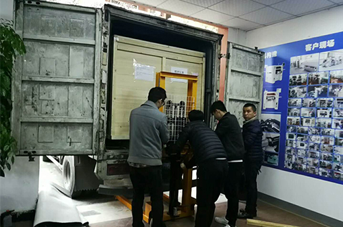 蚌埠客戶(hù)SMT設(shè)備專(zhuān)車(chē)送貨，貨到上門(mén)安裝調(diào)試