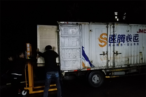 湛江客戶SMT設備專車送貨，貨到上門安裝調(diào)試